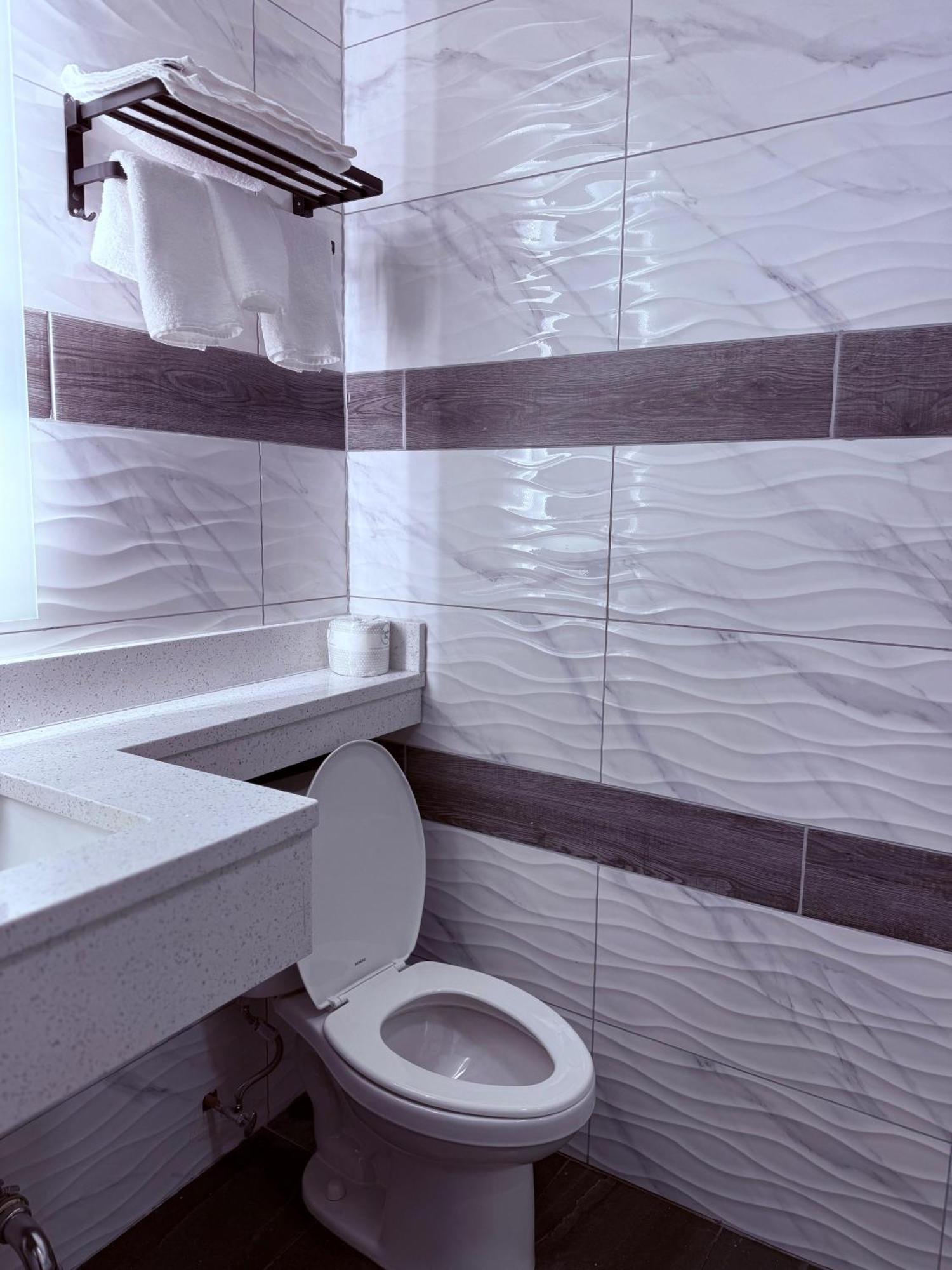The Vine Hotel Bronx New New York Bagian luar foto